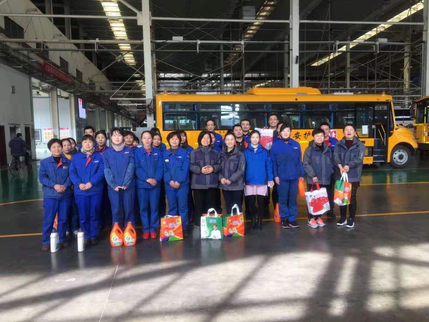 各車(chē)間開(kāi)展趣味活動(dòng)慶?！叭恕眿D女節(jié)