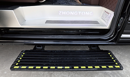 懸浮式迎賓腳踏