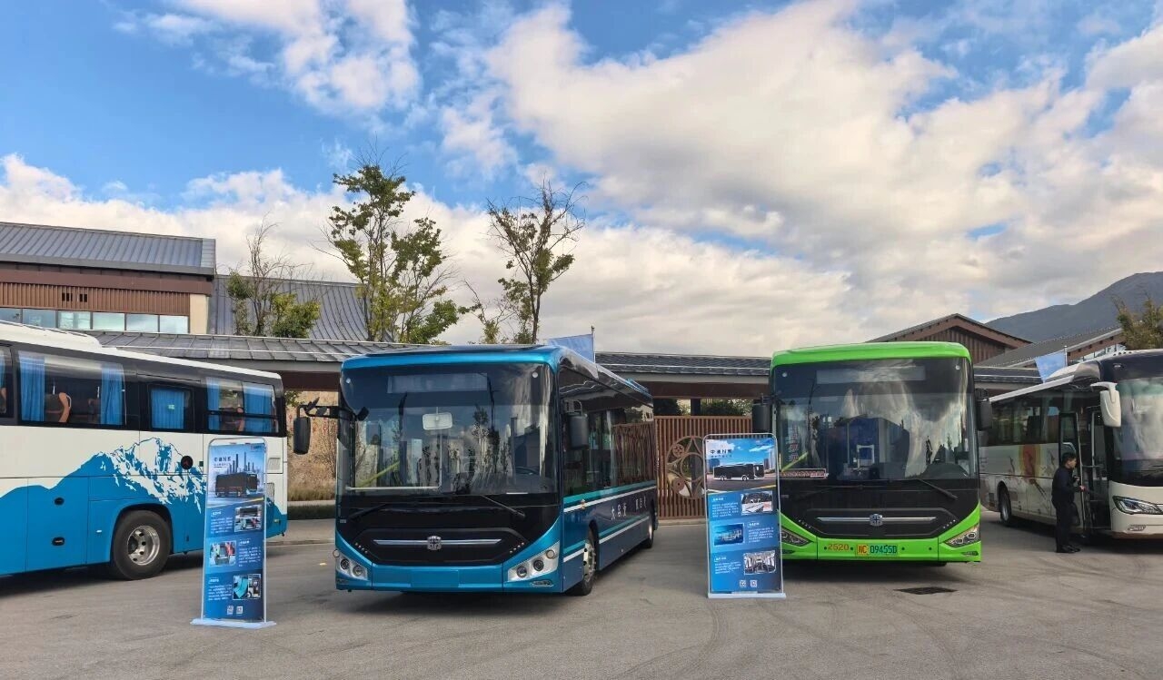 綠動古城！中通N系客車亮相“我的公交我的城”活動